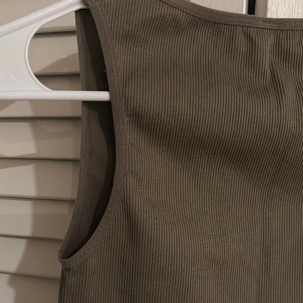 Olive Green Sleeveless Crop Top - Picture 8 of 8